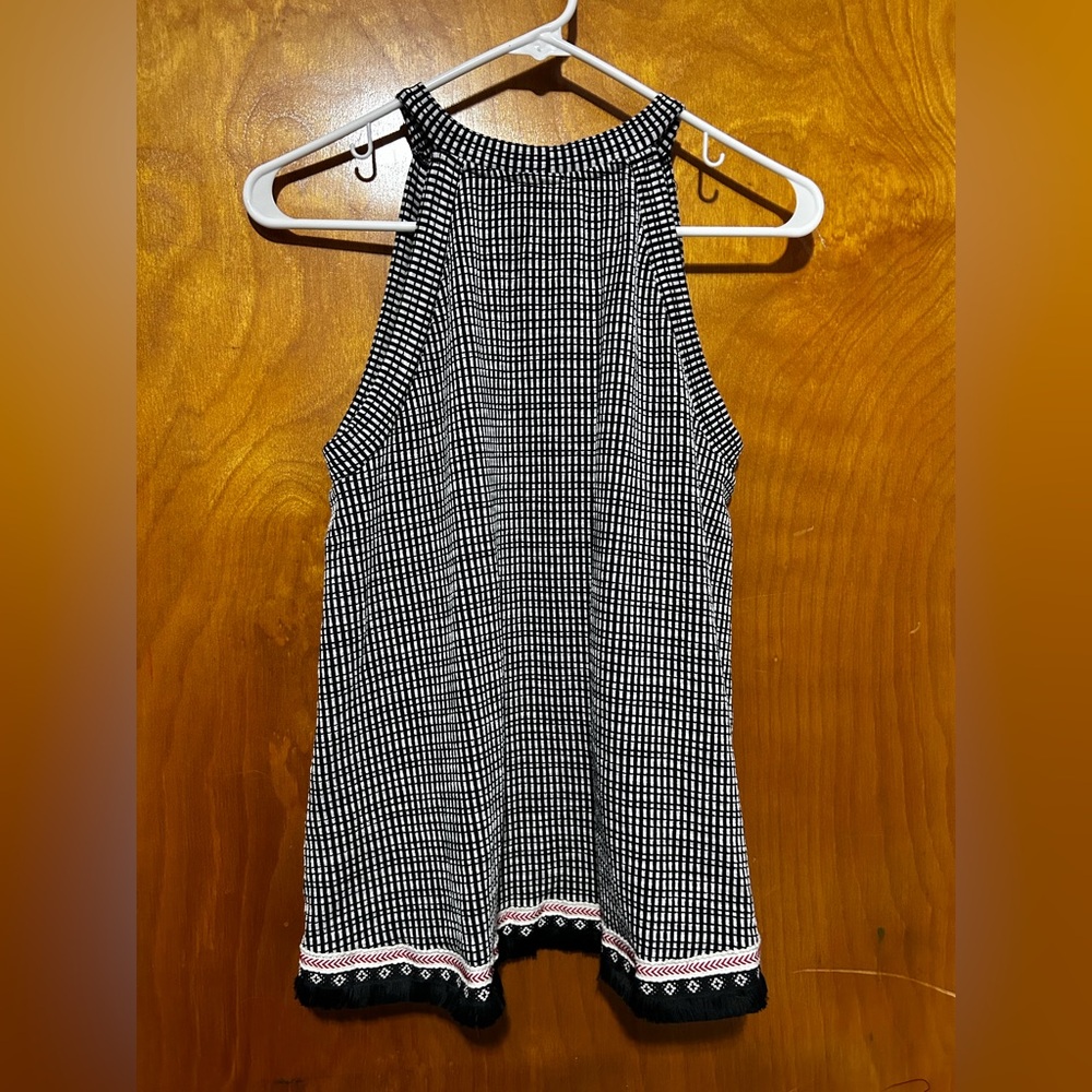 Black and White Sleeveless Blouse with Pink Accents - Picture 2 of 4